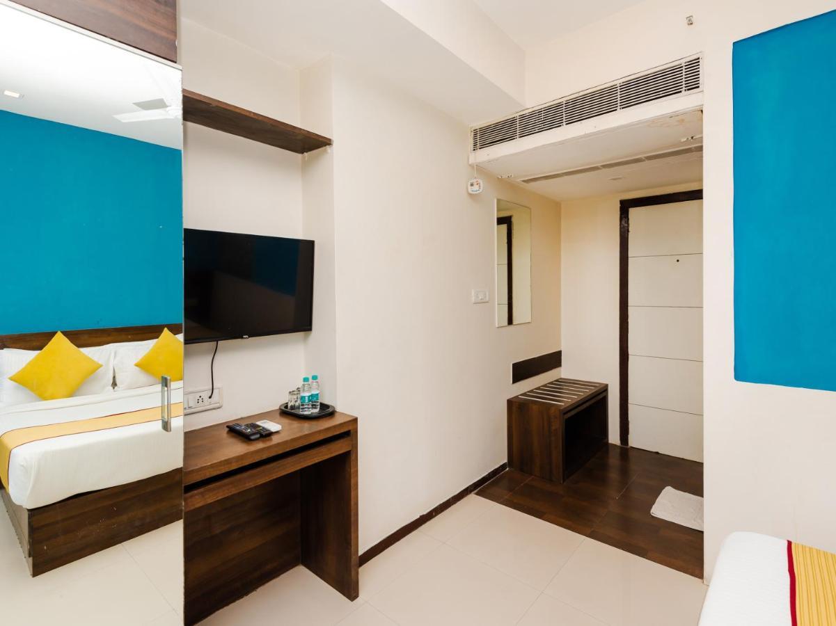 Hotel Aura - Near Malad Link Road Gorai Kültér fotó