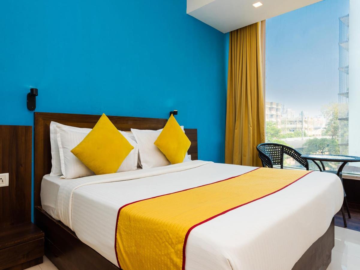 Hotel Aura - Near Malad Link Road Gorai Kültér fotó