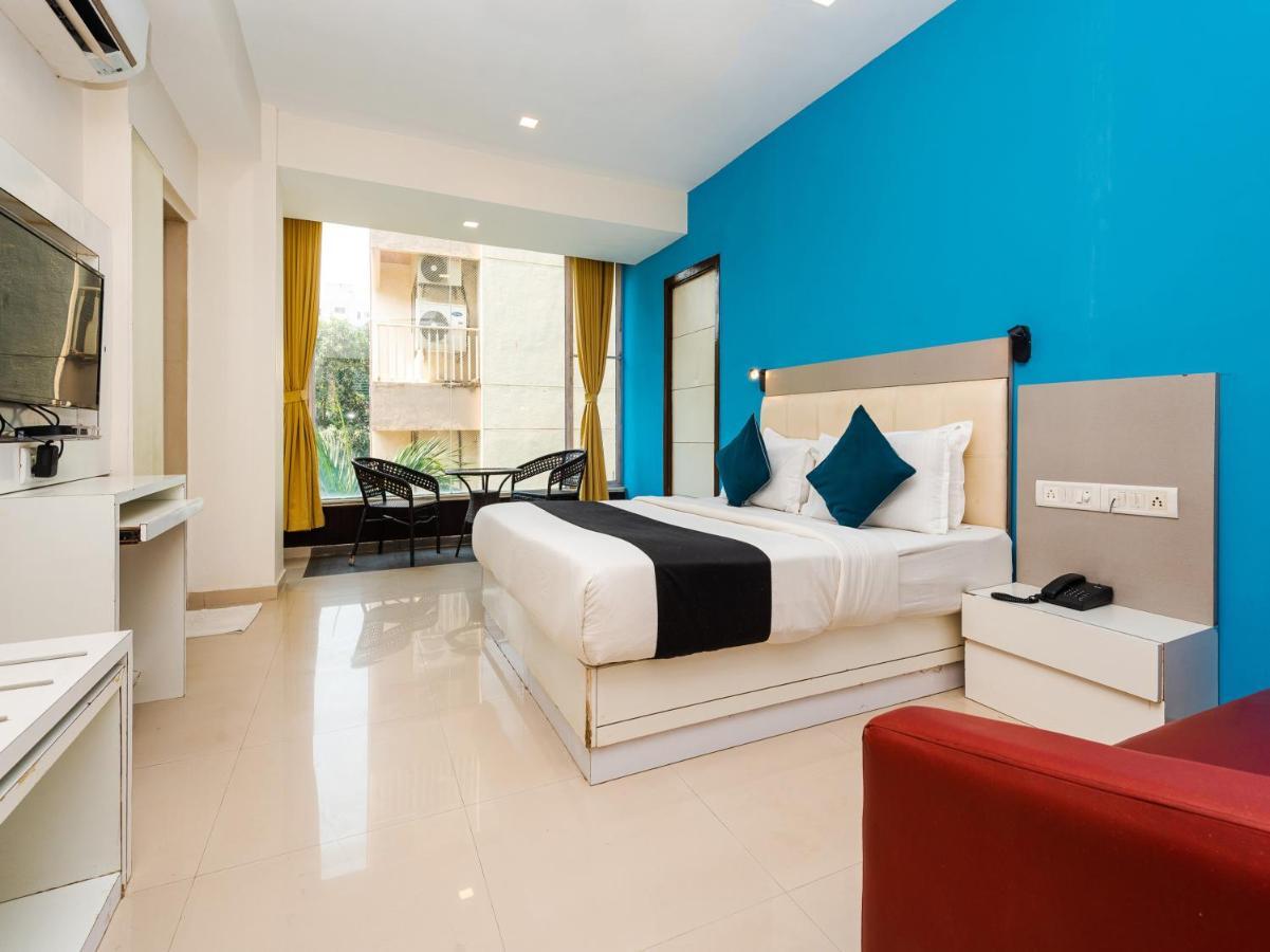 Hotel Aura - Near Malad Link Road Gorai Kültér fotó