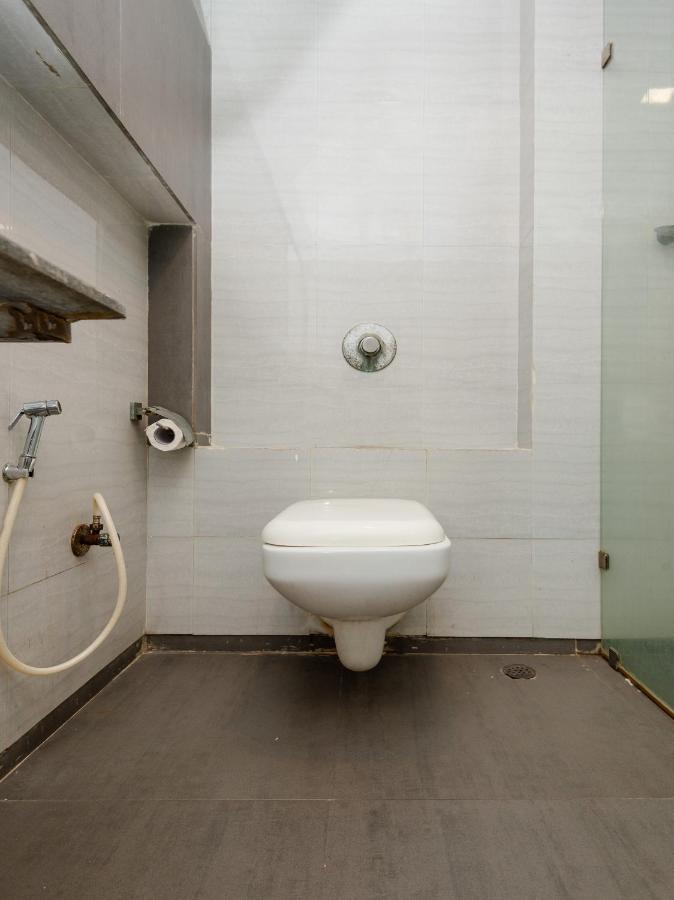 Hotel Aura - Near Malad Link Road Gorai Kültér fotó