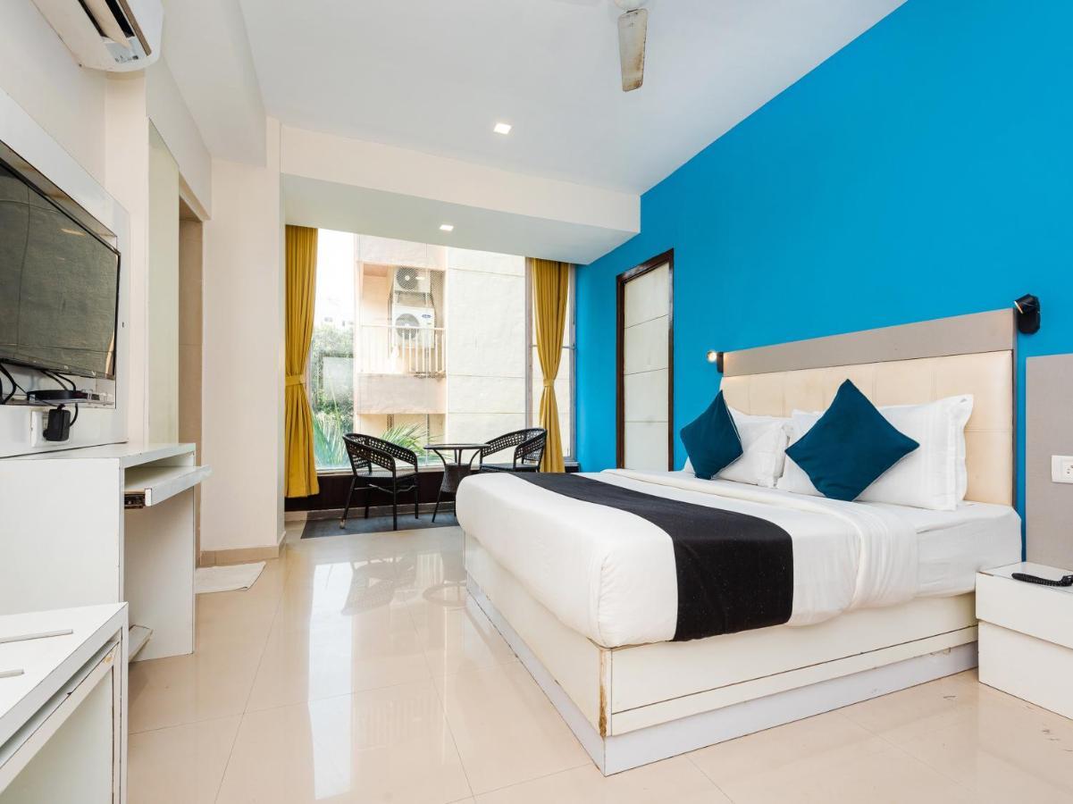 Hotel Aura - Near Malad Link Road Gorai Kültér fotó