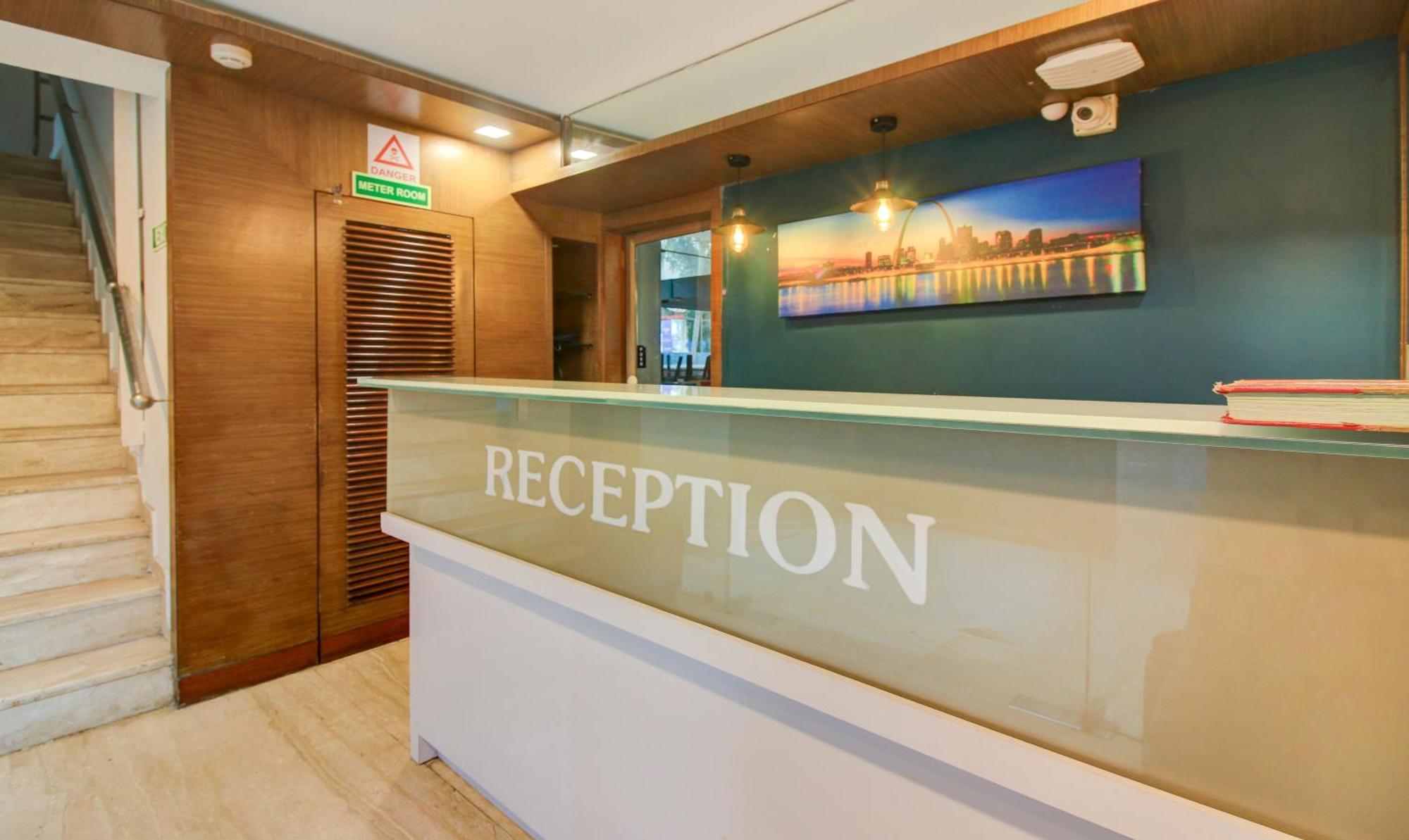 Hotel Aura - Near Malad Link Road Gorai Kültér fotó