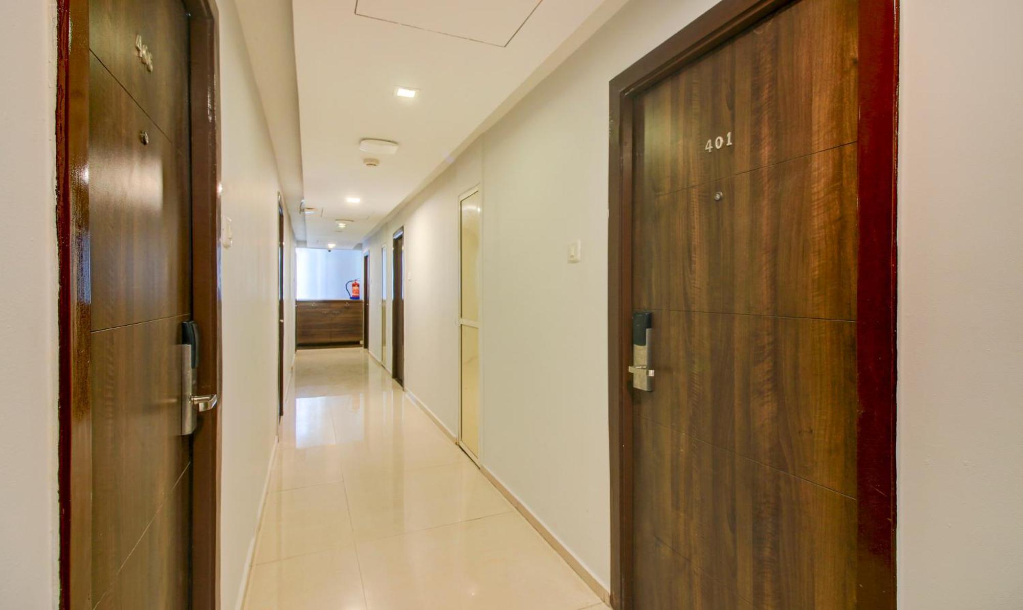 Hotel Aura - Near Malad Link Road Gorai Kültér fotó