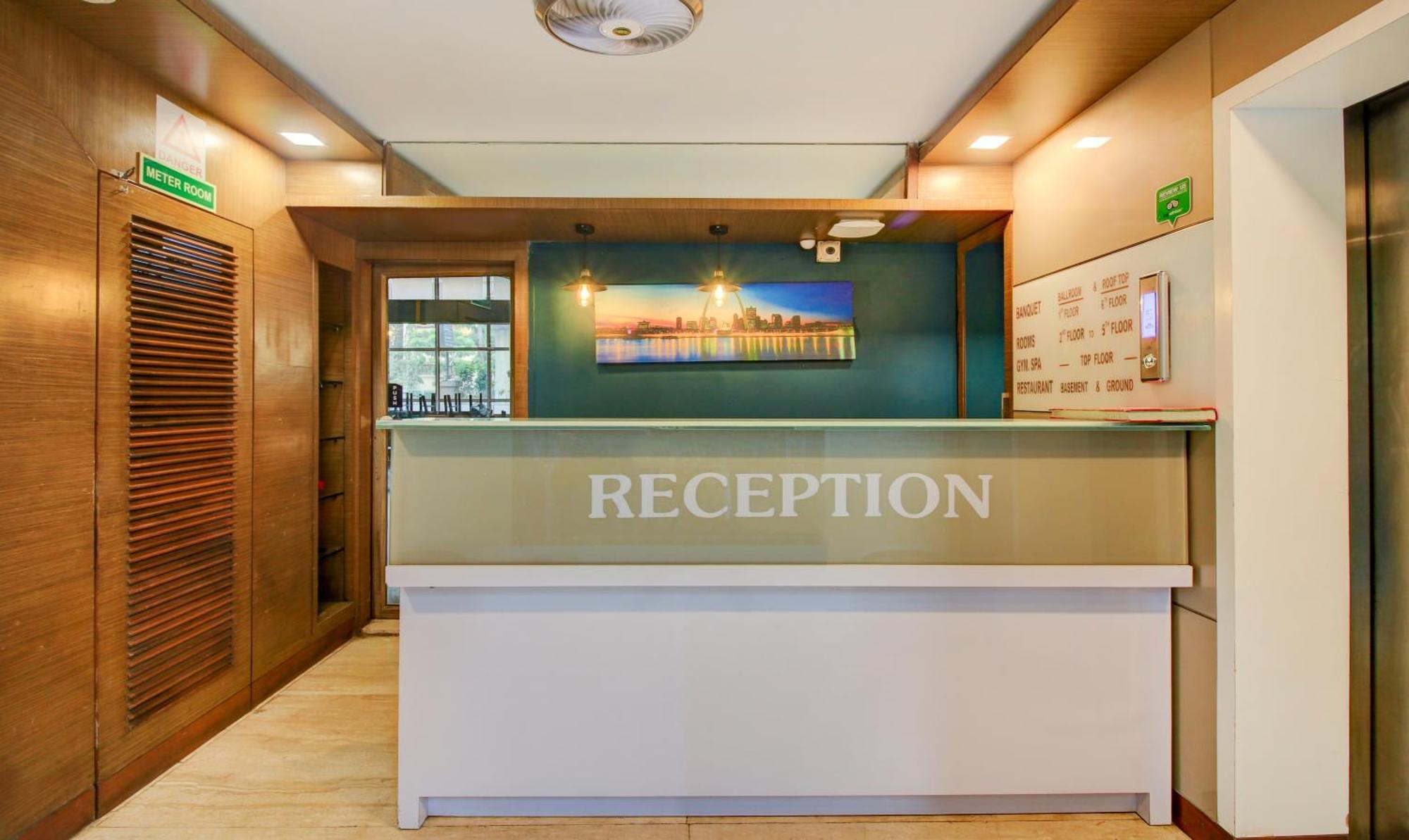 Hotel Aura - Near Malad Link Road Gorai Kültér fotó